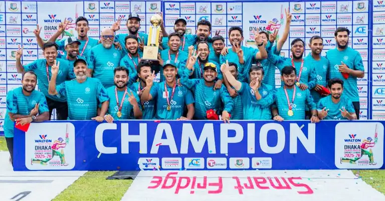 মোহামেডানের খেলোয়াড়দের শিরোপা উদযাপন